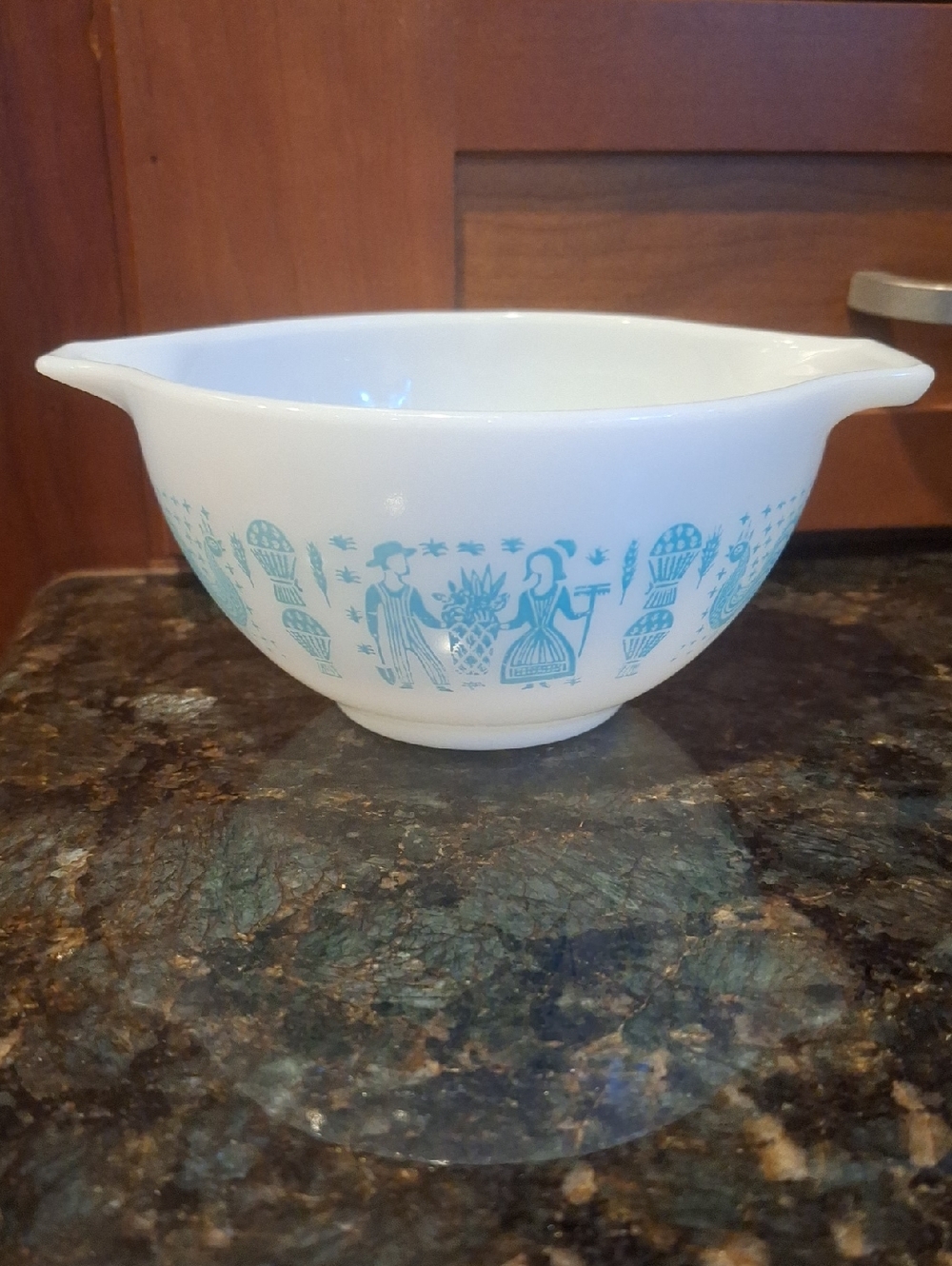 Vintage Pyrex Amish Butterprint 1 1/2 Pint Milk Glass. Reverse Pattern